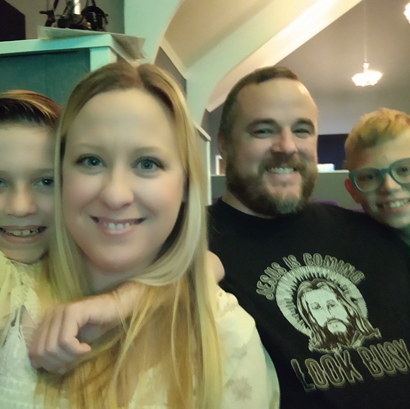 Meet your Posher, Cecily - Picture 2 of 2